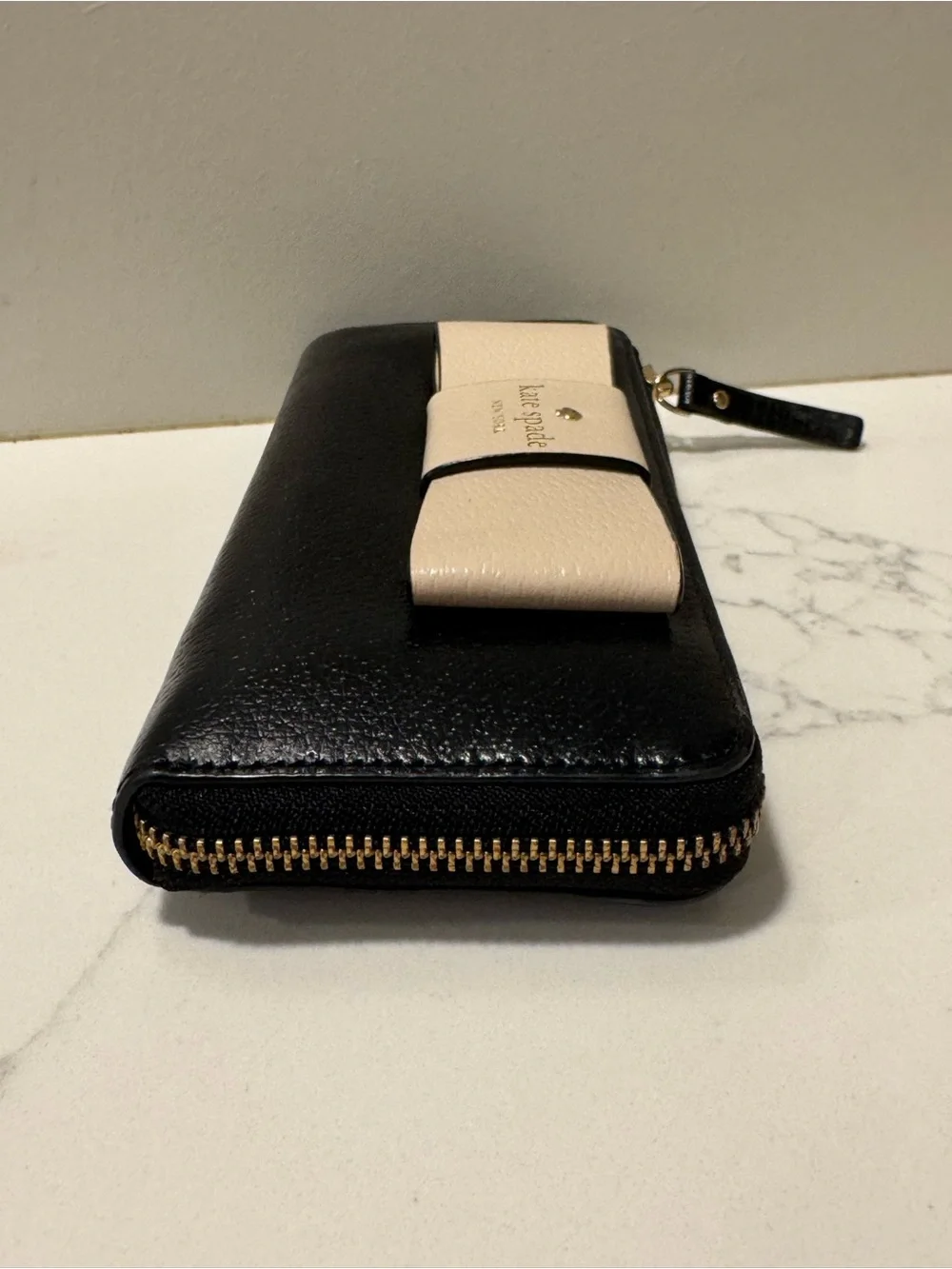 kate spade Black and Cream Bow-Accent Zip Around Wallet